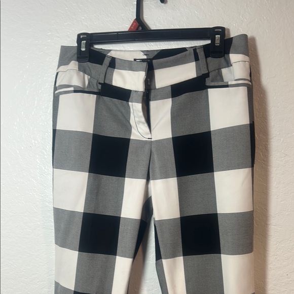 New York & Company Stylish Black and White Checkered Women's Pants - Picture 2 of 6